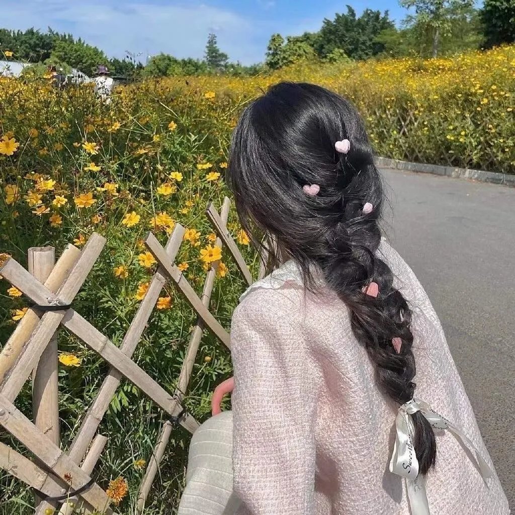 腰间持枪